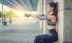 Inclua exercícios de isometria no seu treino com esses agachamentos isométricos