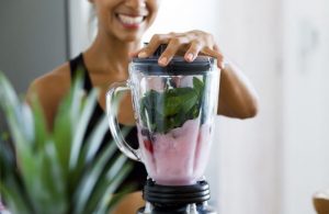 Sucos detox e funcionais ajudam a emagrecer? Veja como e quando tomá-los