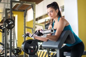 4 exercícios para melhorar seu treino de braços