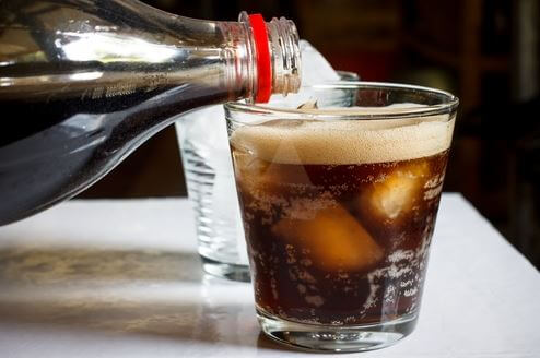 Parar de beber refrigerante reduz o risco de sobrepeso e obesidade