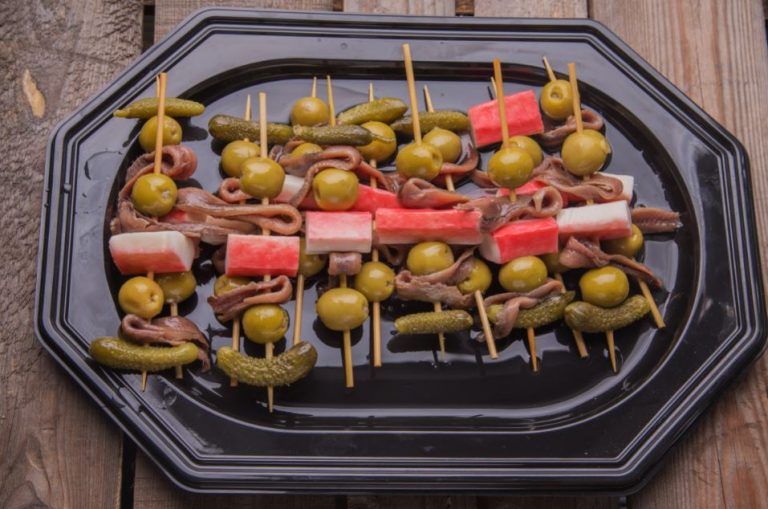 Petiscos em espetinhos