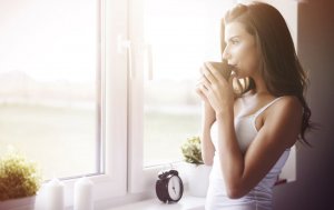10 razões para parar de beber café de manhã