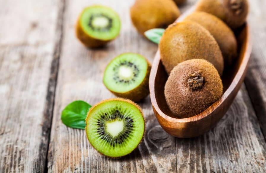 Tigela com kiwis