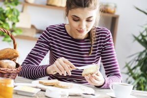 Lanches de proteína para beliscar entre as refeições