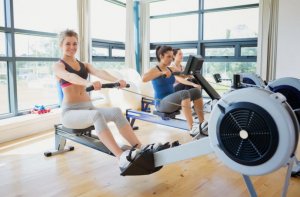 Máquina de remo na academia: que tal utilizar esse novo aparelho?