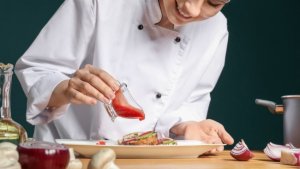 Saiba como preparar 4 receitas de molhos frios e leves