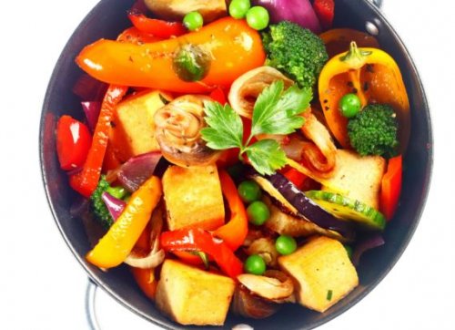 Salteado de tofu com berinjela