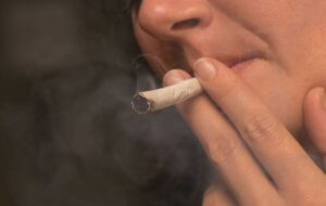 Efeitos da maconha no corpo e seu impacto nos esportes