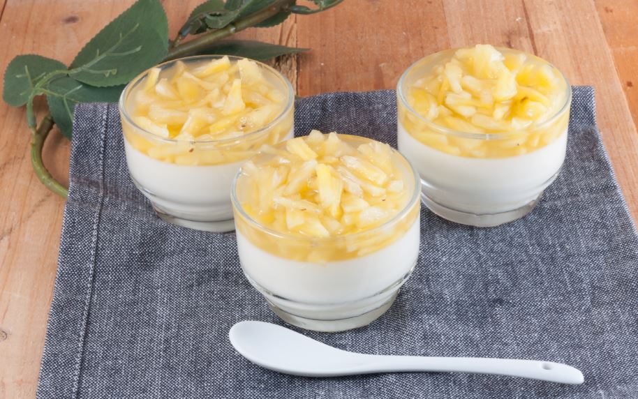Potinhos de mousse de abacaxi