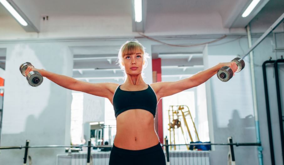 exercício para fortalecer a musculatura dos ombros