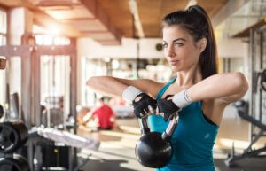Treino com pesos para mulheres: tonifique seu corpo!