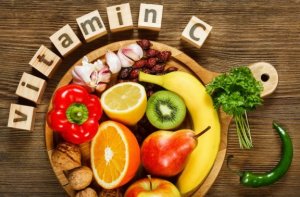 A vitamina C traz grandes benefícios para a nossa pele
