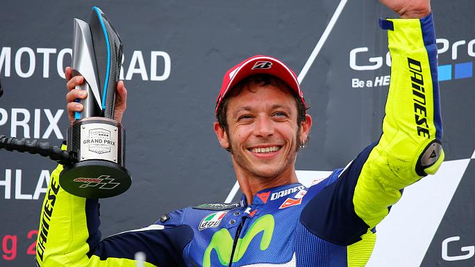 Valentino Rossi comemorando