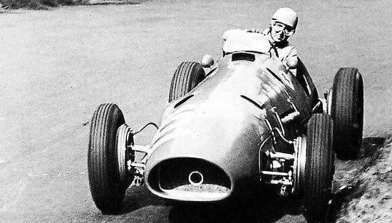 Alberto Ascari acaba no mar