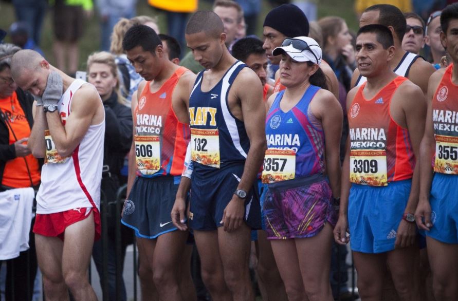 Corredores antes da largadas em uma prova de corrida