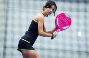 Como segurar uma raquete de pádel