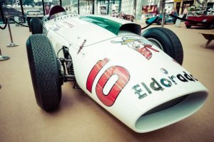 Conheça a história de Stirling Moss, o campeão sem coroa