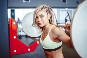 Agachamentos traseiros para desenvolver a potência