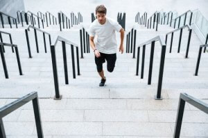 Treino avançado de velocidade e potência em escadas