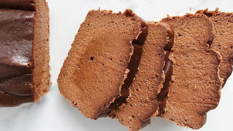 Por que comer um pudim proteico de chocolate no café da manhã