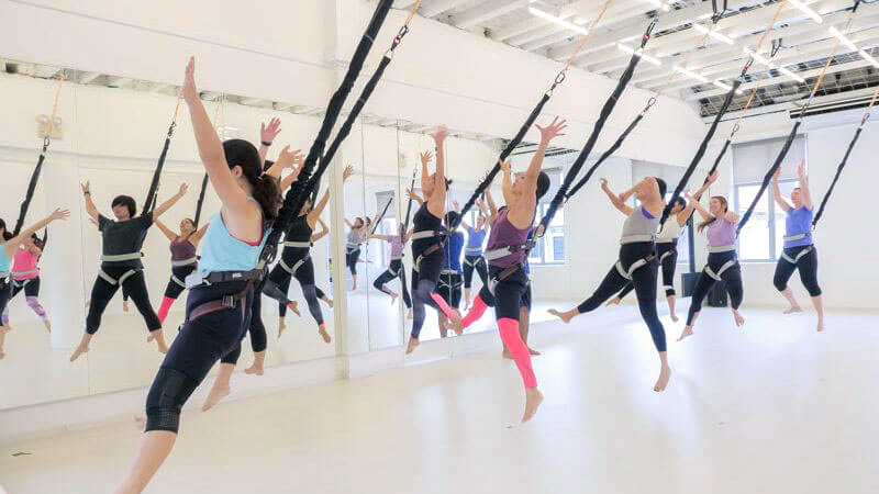 Aula de exercícios aéreos