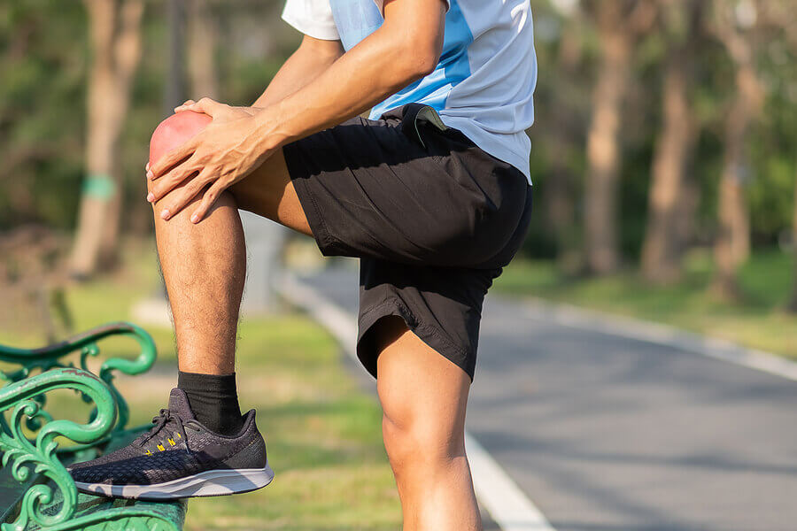 Você sofre com o joelho do saltador? Experimente estes exercícios e dicas