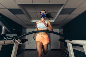 Máscaras de treinamento para melhorar o rendimento esportivo