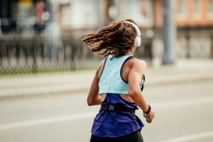 Correr na cidade ou na montanha: vantagens e desvantagens