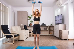 Como fazer prensa militar com halteres