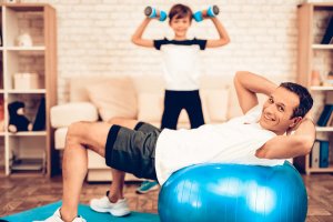 Exercitar-se com a família: diversão e mais progresso