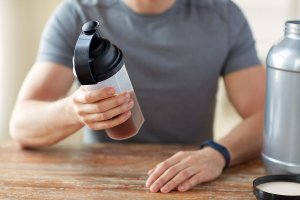 Tomar creatina antes ou depois de treinar?