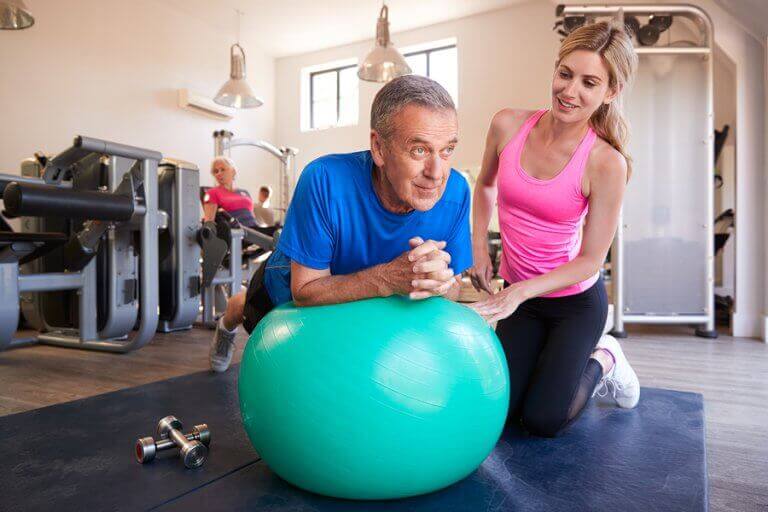 Isometria com a fitball