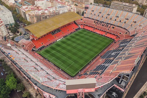 Mestalla é o estádio do Valência e está localizado na cidade de mesmo nome