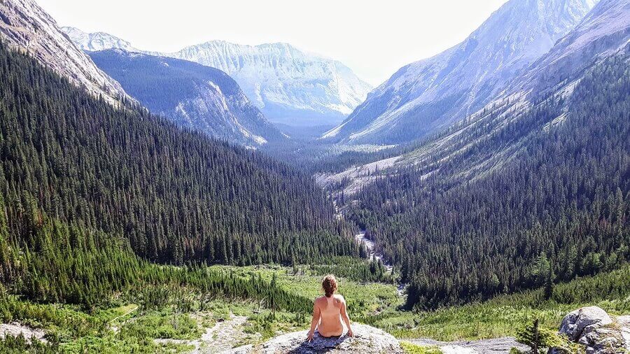 Naked Yoga: faça Yoga de uma forma diferente