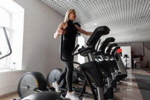 Os 5 melhores aparelhos de academia para reduzir a cintura