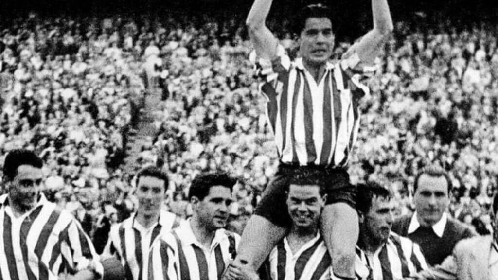 Jogadores de futebol comemorando