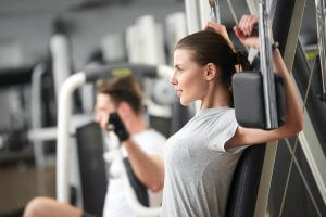Exercícios com pesos para mulheres: 5 mitos