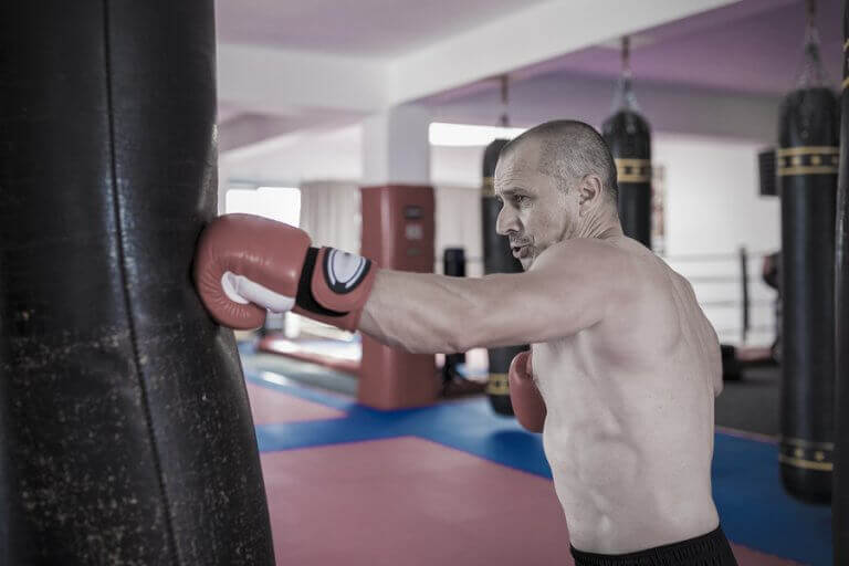 Aperfeiçoe corpo e mente com o boxe tailandês