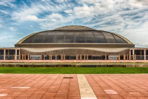 O Palau Saint Jordi é um dos locais esportivos mais destacados de Montjuïc, e está em funcionamento desde sua inauguração em 1990