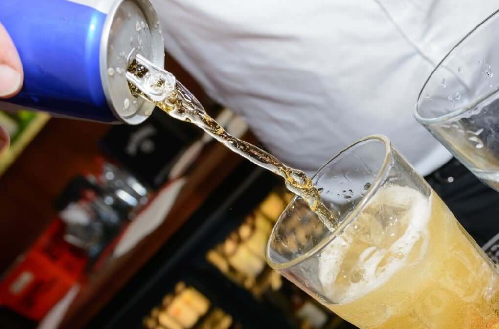 Beber água com cafeína