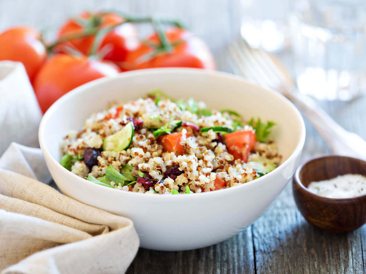 Salada de quinoa com tomate