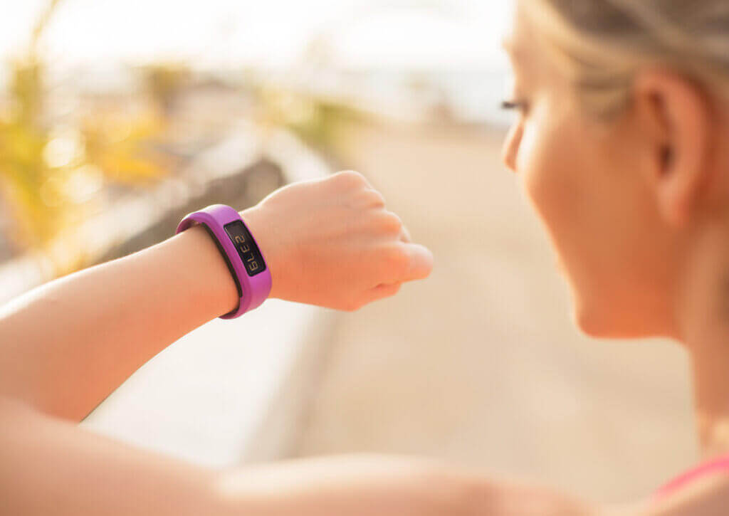 As melhores pulseiras fitness para monitorar o seu treino