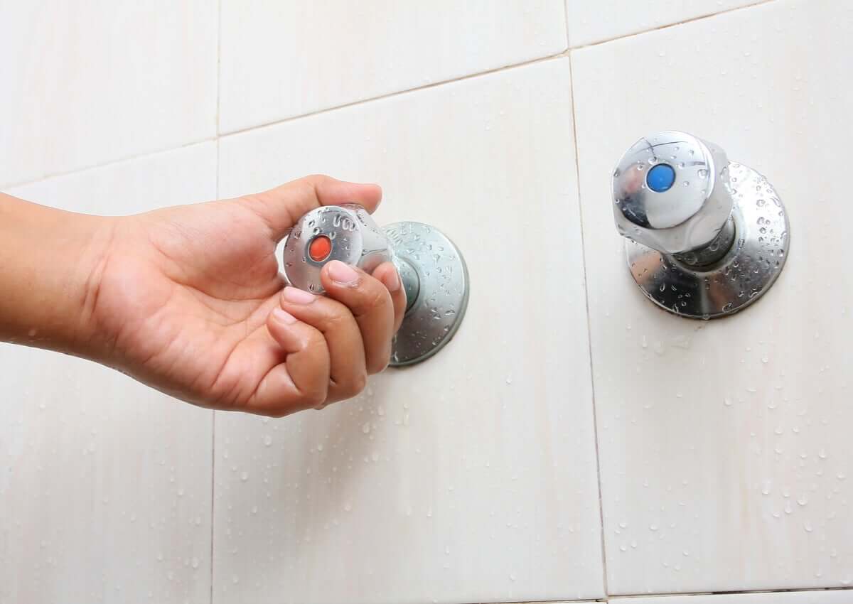 Benefícios de tomar banho com água fria após o treino