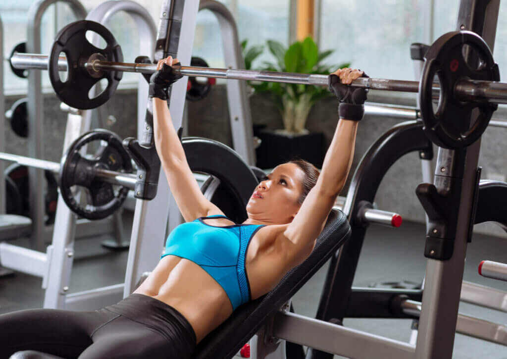 4 erros que as mulheres cometem ao tentar ganhar músculos