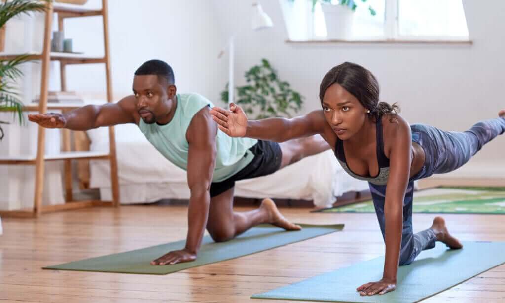 Circuitos de treinamento para fazer na sala da sua casa