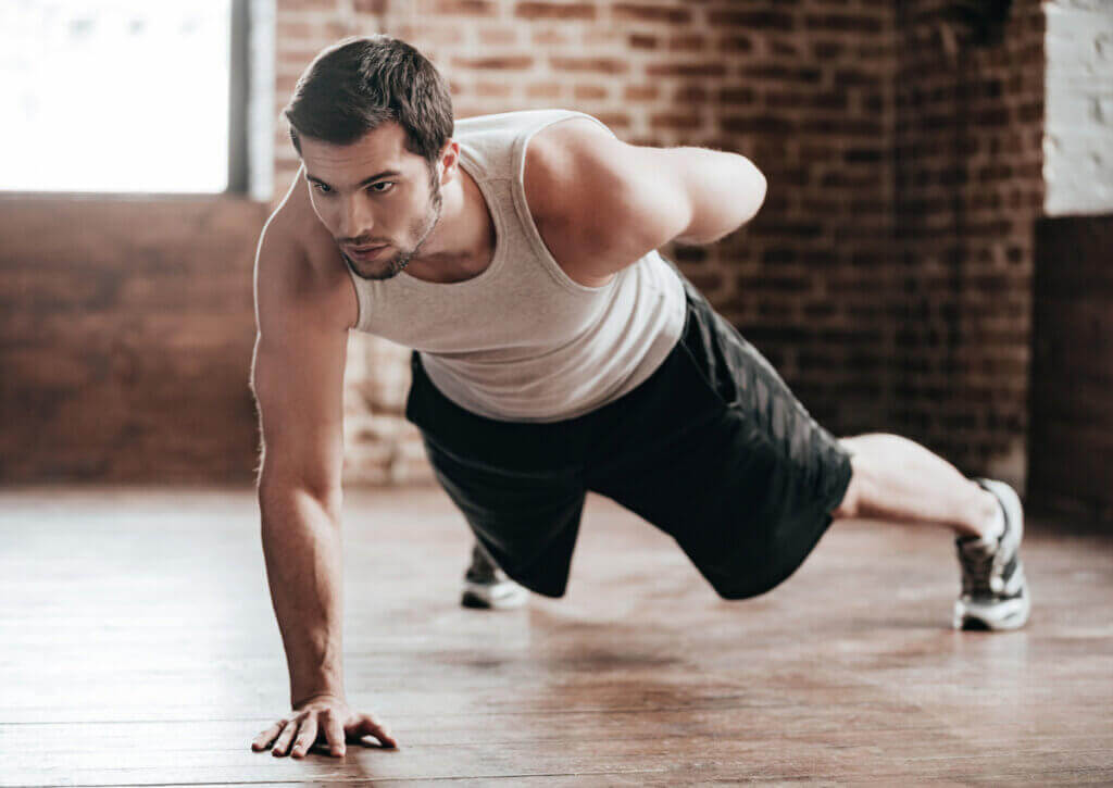 Treino com flexões para atletas iniciantes, intermediários e avançados