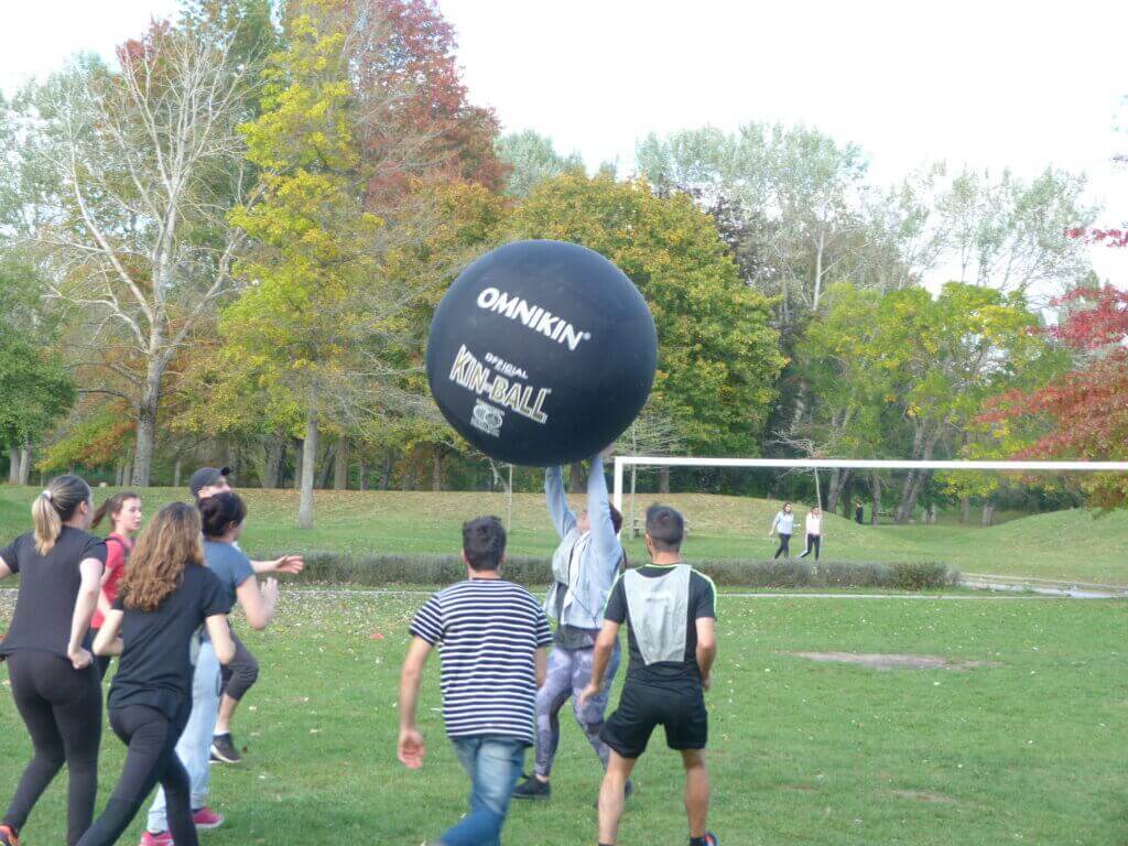 Como jogar kin-ball?