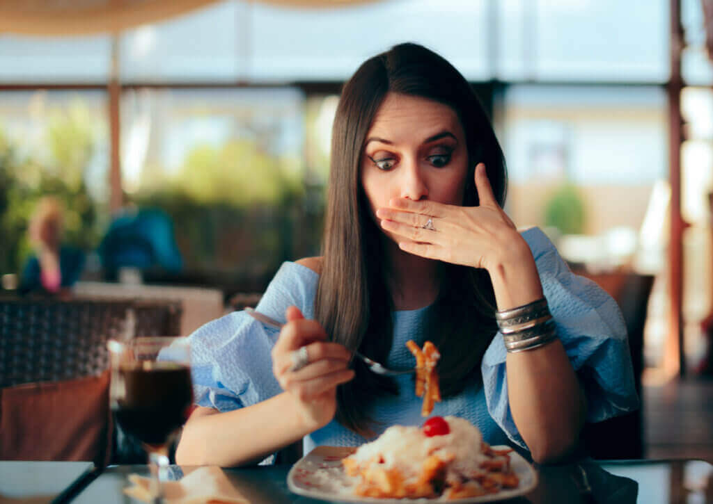 O que fazer depois de comer demais?